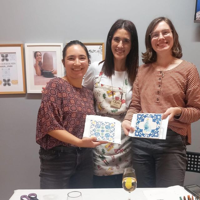 Porto: Tile Painting and Cocktails in Downtown Porto - Cocktails and company: where the social side stays friendly
