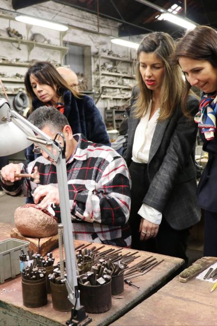 Porto: Tour to the world of silver in a century-old workshop - Store Access and What to Do If You Want a Souvenir