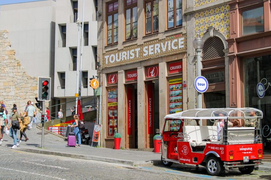Porto: Tuk-Tuk Tour, Douro River Cruise, and Wine Tasting - What You Actually See in Central Porto (and Why It Helps)