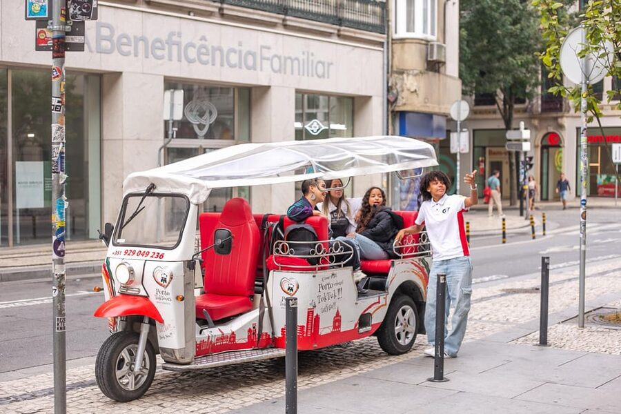 Porto: Tuk tuk Tours with Port Wine Tasting - Who should book this tuk tuk and port wine tour?
