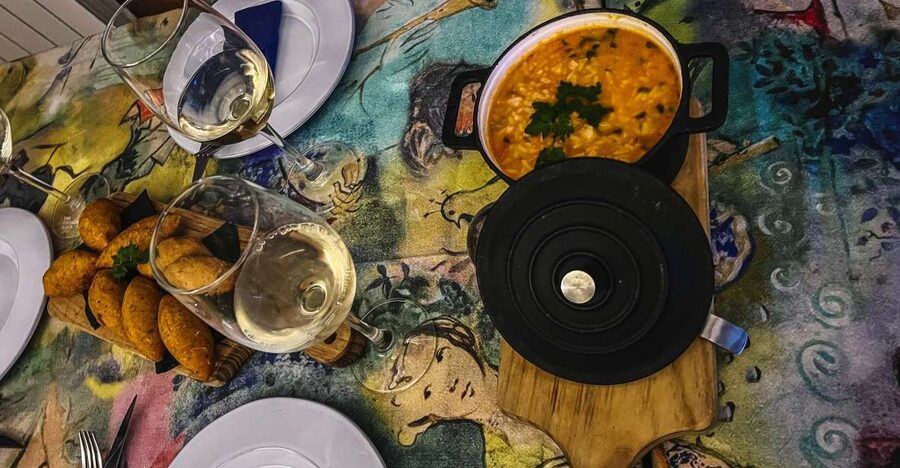 Porto: Walking Dinner Tour with Family-Owned Restaurants - Drinks, Pace, and the Social Flow of the Tour