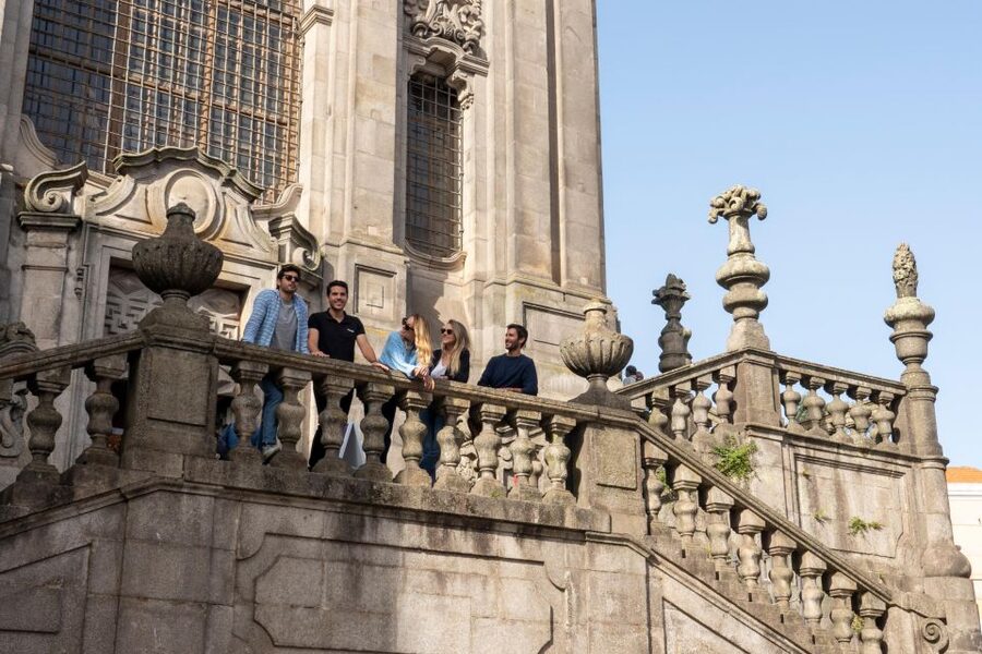 Porto: Walking Tour, Lello Bookshop, Boat and Cable Car - What This Tour Is Like Day-of: Pace, Comfort, and Photo Timing