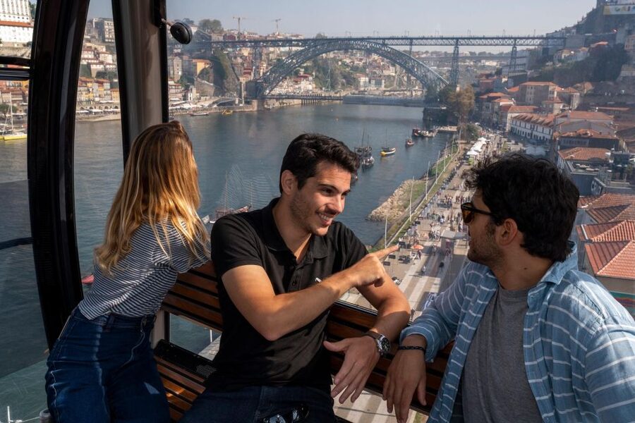 Porto: Walking Tour, Lello Bookshop, Boat and Cable Car - São Bento Station and Sé, Porto: Short Passes, Big Visual Impact