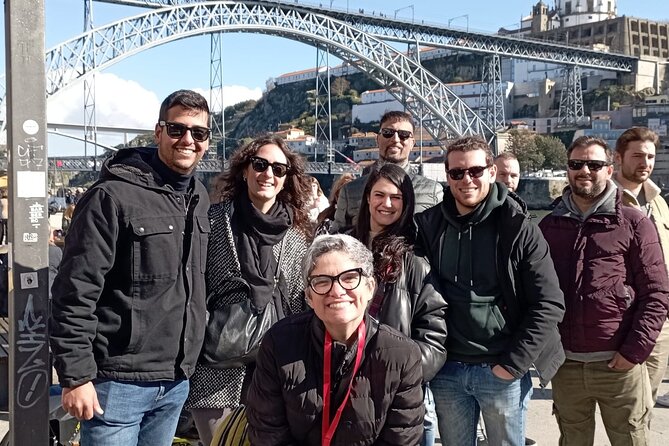 Porto Walking Tour - The Perfect Introduction to the City - Igreja do Carmo and the nearby church “secret” moments