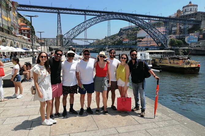 Porto Walking Tour - The Perfect Introduction to the City - Fonte dos Leões to Universidade do Porto: the tour starts with identity