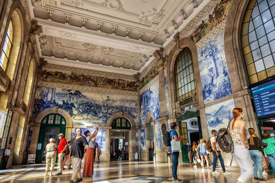 Porto: Walking Tour Through History, Culture & Amazing Views - São Bento Station azulejos: blue tile murals that teach Porto’s past