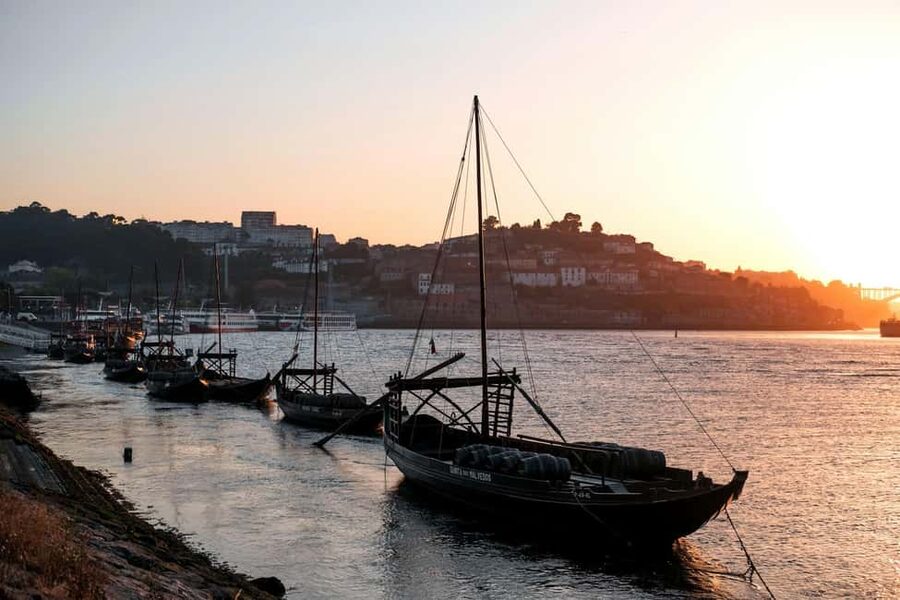 Porto: Walking Tour Through History, Culture & Amazing Views - Price and time: $4.71 for 150 minutes makes value feel real