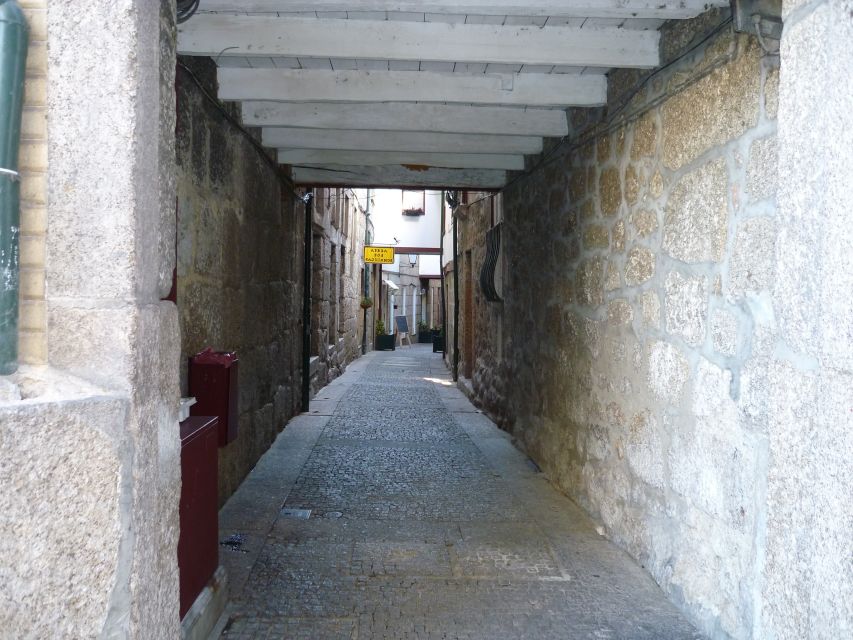 Private Guimarães Half-Day Tour from Porto - Toural Square and the Weekly Fair Moment