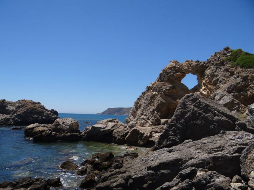 Private Jeep tour to Espichel Mysteries and Wild Beaches - The 150-million-year dinosaur footprints you can actually see
