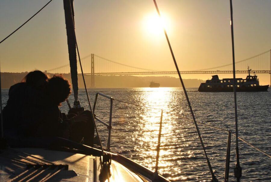 Private Romantic cruise with sparkling wine- 2-Hour- Lisbon - What to Bring, What to Expect On Board, and Simple Tips