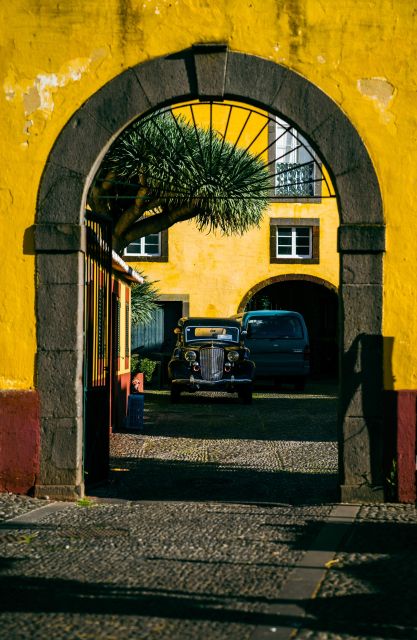 Private Tour:Historical Old Town 1-Hour Tour by Tuk Tuk - Hotel pickup and how the tuk tuk fits Funchal’s tight streets