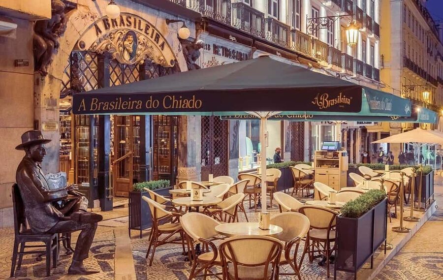 Private tour Lisbon on foot: Chiado to Alfama, Dutch guide. - The Baixa reset and the 1755 earthquake story