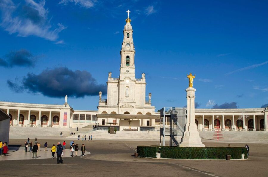 Private Tour of Fatima with Official Guide - Meeting at Gate 11, with the shrine already in view