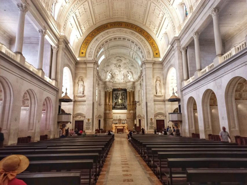 Private Tour of Fatima with Official Guide - Basilica of Our Lady of the Rosary, seeing the shepherds’ tombs