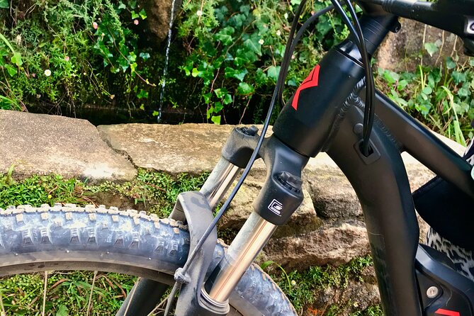 Relaxed E-bike in the backroads of Cascais and Sintra - Boca do Inferno and the Cidadela Art District Stop