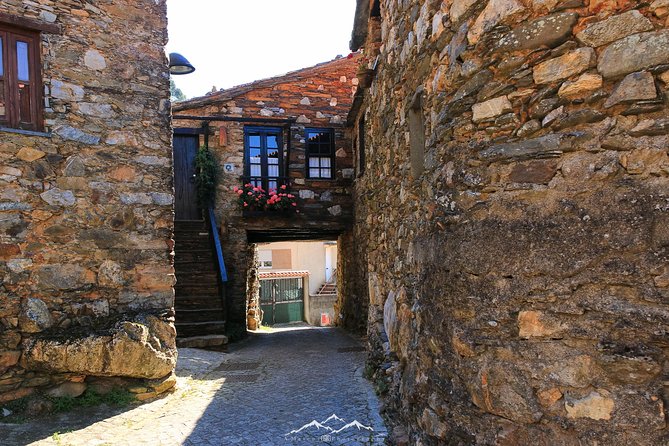 Schist Villages at Lousa Mountain - Aldeias do Xisto hike: Cadaval Cimeiro and Cadaval Fundeiro