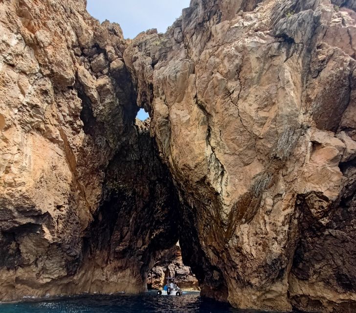 Sesimbra: Arrábida and Espichel Caves Tour and Snorkel - “Mesas” and the long view of marine erosion