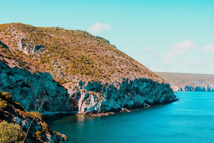 Sesimbra: Arrábida Beaches & Caves Boat Tour with Snorkeling - Key highlights at a glance