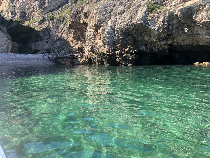 Sesimbra: Arrábida Beaches & Caves Boat Tour with Snorkeling - The whaling bay story and Baleeira: history told with real coastal context