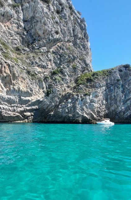 Sesimbra: Secret Bays and Beaches Boat Tour with Snorkeling - On the Water: What the Sailing Part Looks Like