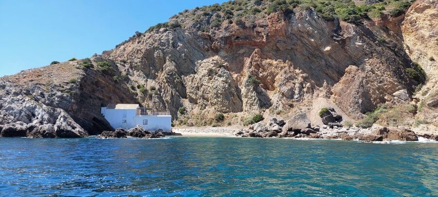 Sesimbra: Secret Bays and Beaches Boat Tour with Snorkeling - Praia da Cova: First Break, First Swim, First Photos