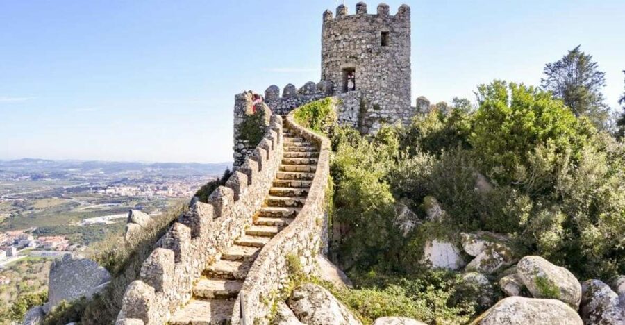 Sintra: Castle of the Moors Skip-the-Line Ticket+Audio Guide - Following the Walls: Ruins, Gates, and the Dense Forest Setting