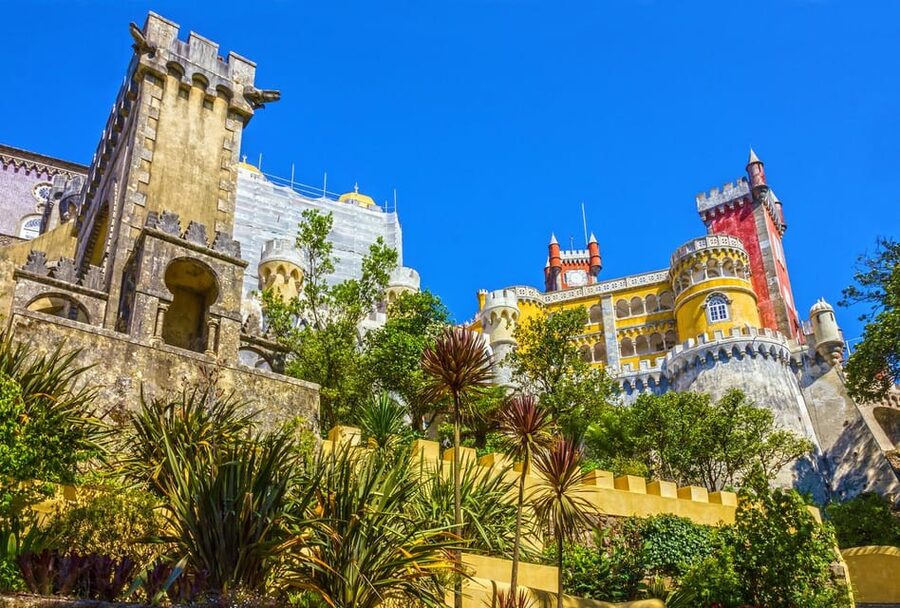 Sintra: Full-Day Deluxe Tour with Pena Palace ticket - Sintra Town Time: Village Strolls and Snack Hunting