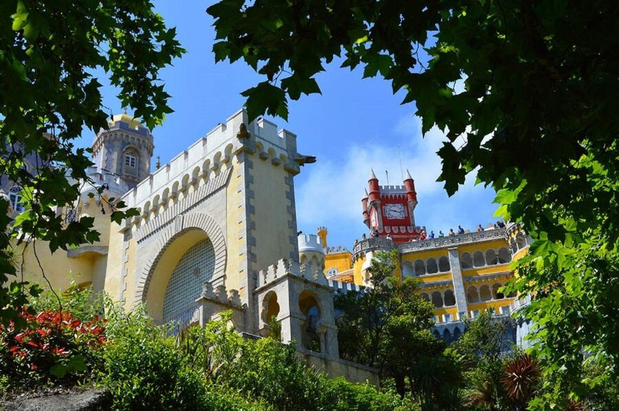 Sintra: Pena Palace, Moorish Castle, Regaleira, & Monserrate - Sintra town center: lunch, tiled streets, and the snack you should not skip