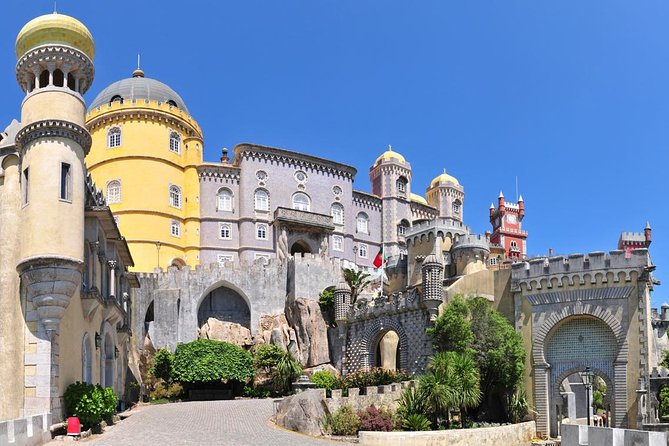 Sintra, Pena Palace, Quinta da Regaleira & Cascais Group Tour - What to Pack, What to Wear, and Who This Tour Suits