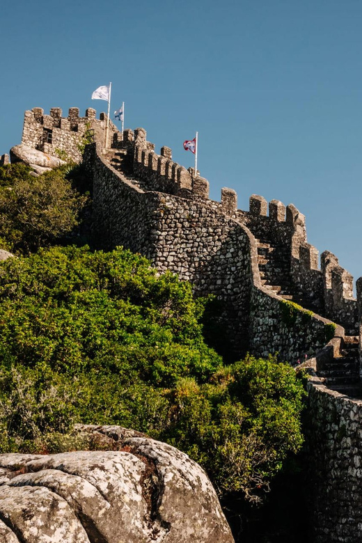 Sintra: Private Sightseeing Tuk Tuk Tour - Fonte da Sabuga to Biester Palace: an efficient opener with photo time