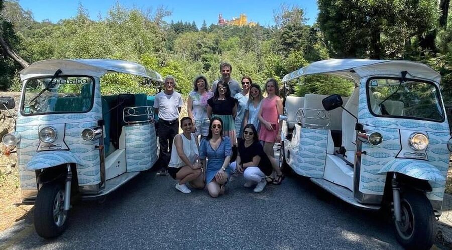 Sintra: Private Sightseeing Tuk Tuk Tour - Castle of the Moors: quick sightseeing, big structure