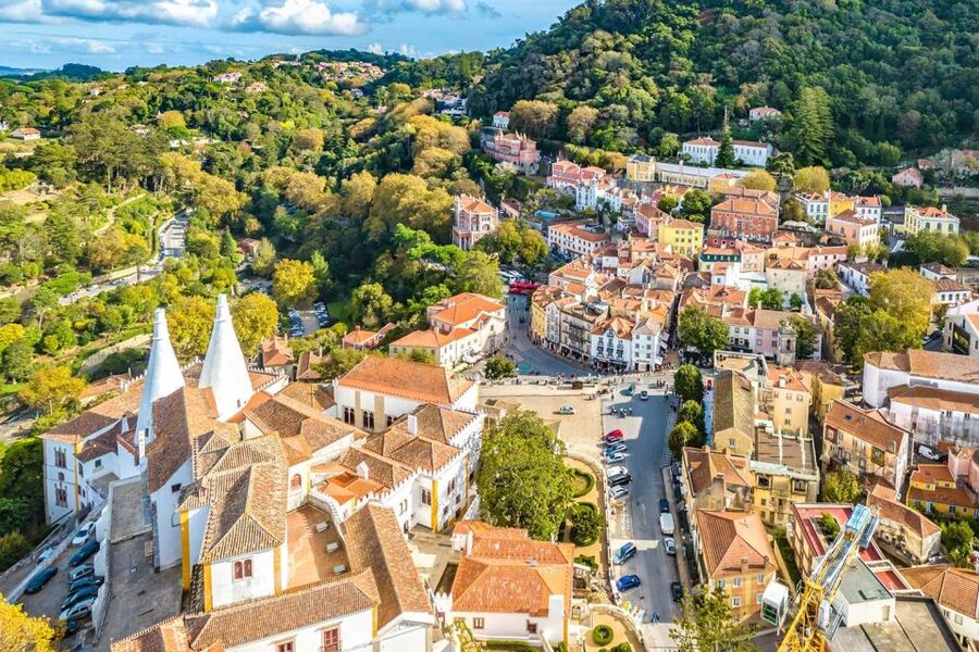 Sintra: Private Tour with Guided Pena Palace Experience - Pena Palace, guided for about two hours (and why the guide changes everything)