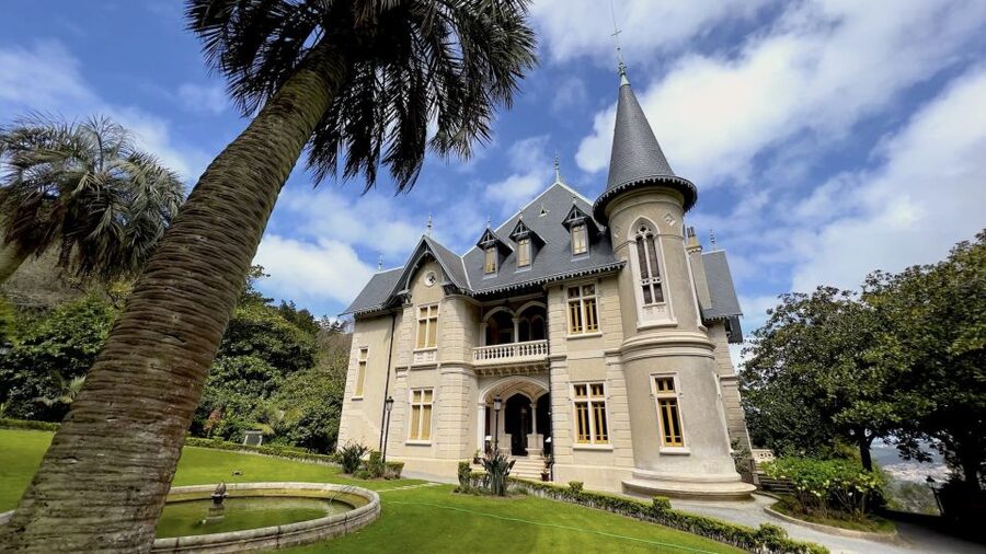 Sintra: -Sintra Sightseeing Tour With Tuk Tuk (1hr) - Stop 1: Sintra Palace to Set the Tone in the City Center