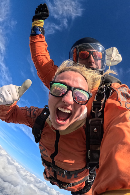 Skydive Algarve: Tandem Skydiving 10.000ft (up to 15.000ft) - Freefall, then the calmer shift under canopy