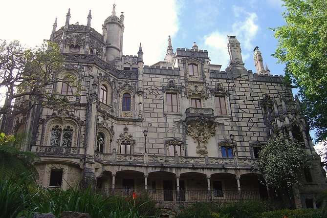 Small Group Tour to Sintra, Pena Palace, Cabo Roca and Cascais - Pena Palace: what you get in 1.5 hours (and what costs extra)