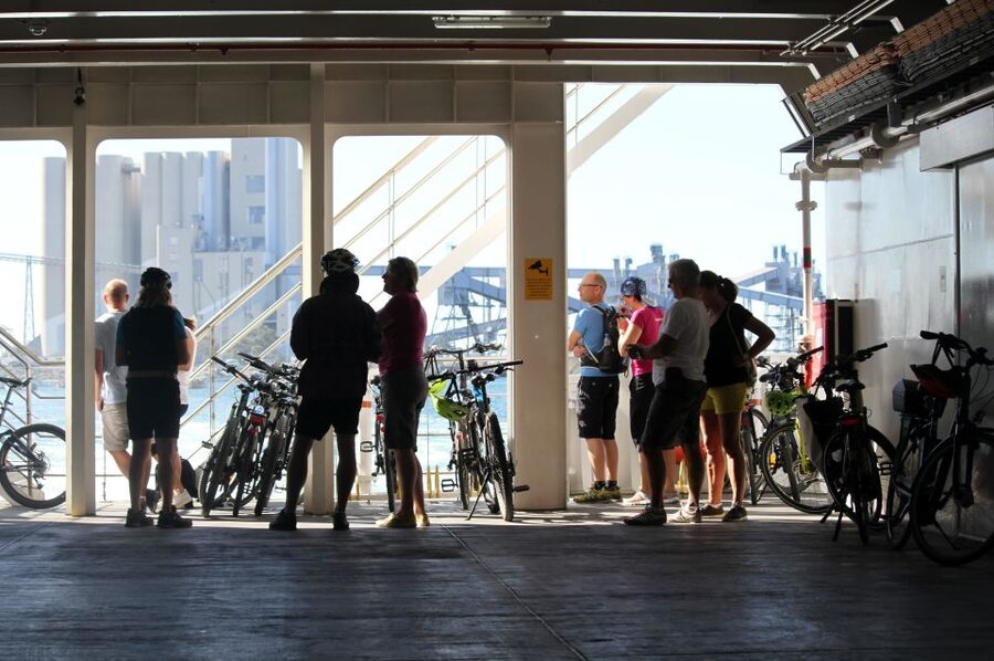 South Lisbon: 3-Hour Christ the King Electric Bike Tour - Downhill into Almada narrow streets, then the Medieval Museum
