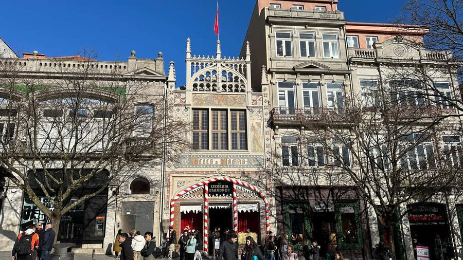 The Beautiful Story of Porto: Guided Tour with Entry Tickets - Guides, language options, and what to expect from the storytelling style