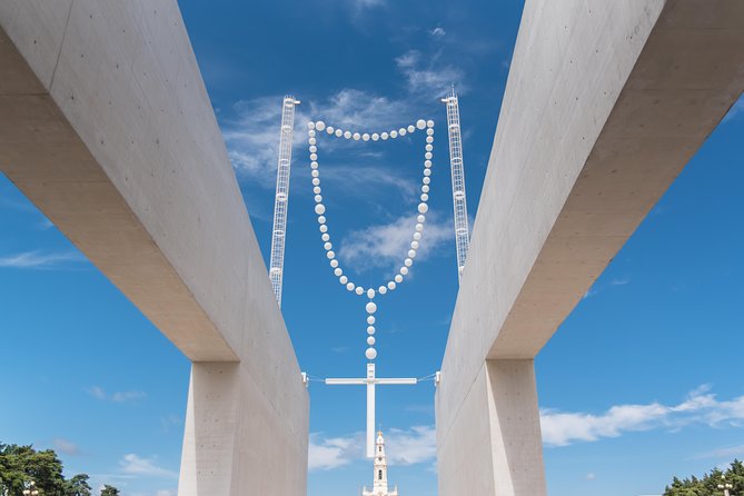 The Best of the West - Fátima, Nazaré, Óbidos & Batalha - Fátima: spiritual power, plus strict dress rules