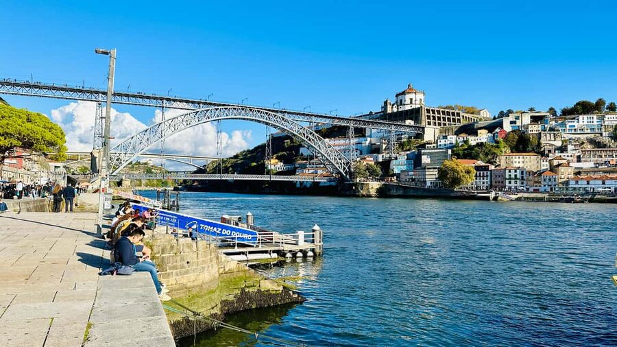 The Soul of Porto: Walking Tour with Food and Wine Tasting - Morro da Pena Ventosa and the walk toward Porto Cathedral