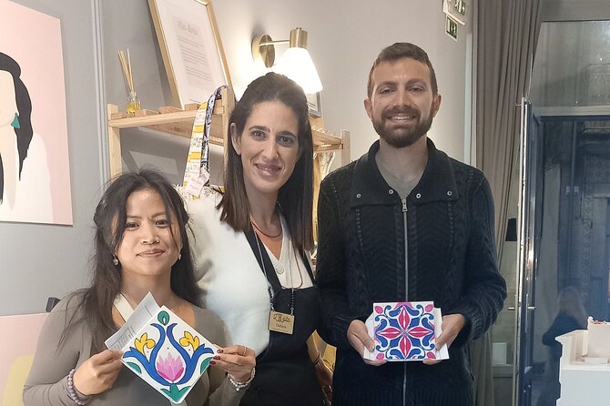 Tile Painting and Cocktails in Downtown Porto - Cocktails included, and why that matters for the vibe