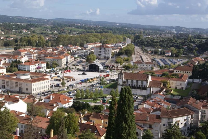 Tomar Walking Tour : Templar, Castle, Food, Ceramics, Fun! - Seven Hills, Fountain of Blood, and Mouchão Park