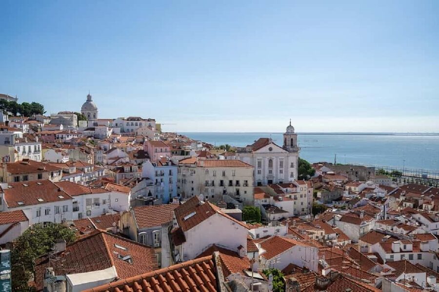 Tour Bohemian de Tuk Tuk: Bertrand, Miradouros e Estrela - Chiado and Bertrand Bookstore: a Lisbon stop with character