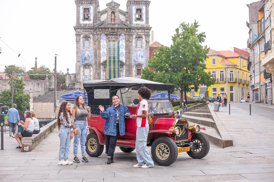 Tour Porto: Classic Adventure in Electric Tuk Tuk - Electric tuk tuk with a classic-car vibe