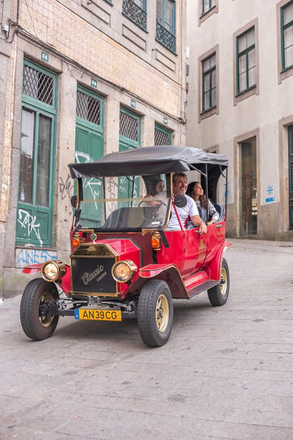 Tour Porto: Classic Adventure in Electric Tuk Tuk - Foz or Matosinhos: finishing with sea air and seafood options