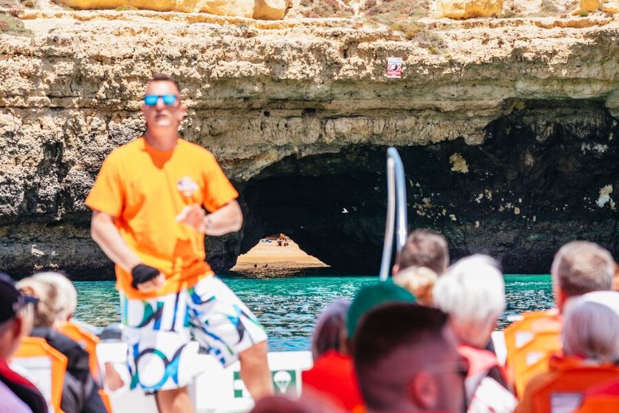 Vilamoura: Benagil Cave Boat Tour with Entry&Dolphin search - Vilamoura Marina to Benagil Cave: the 2.5-hour rhythm you feel on board