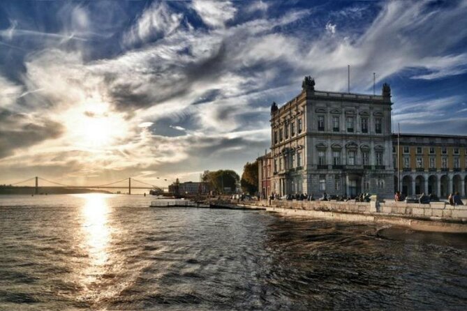 Welcome Lisbon Tour with Local Guide in Private Eco Tuk Tuk - Graça viewpoints: Senhora do Monte and the scenic side of local Lisbon