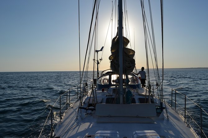 Yatch FINISMAR: 3hours Sailing to Benagil - Where you start in Albufeira and how the timing works