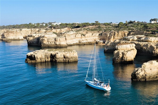 Yatch FINISMAR: 3hours Sailing to Benagil - On-board vibe: champagne, music, and a chill evening feel